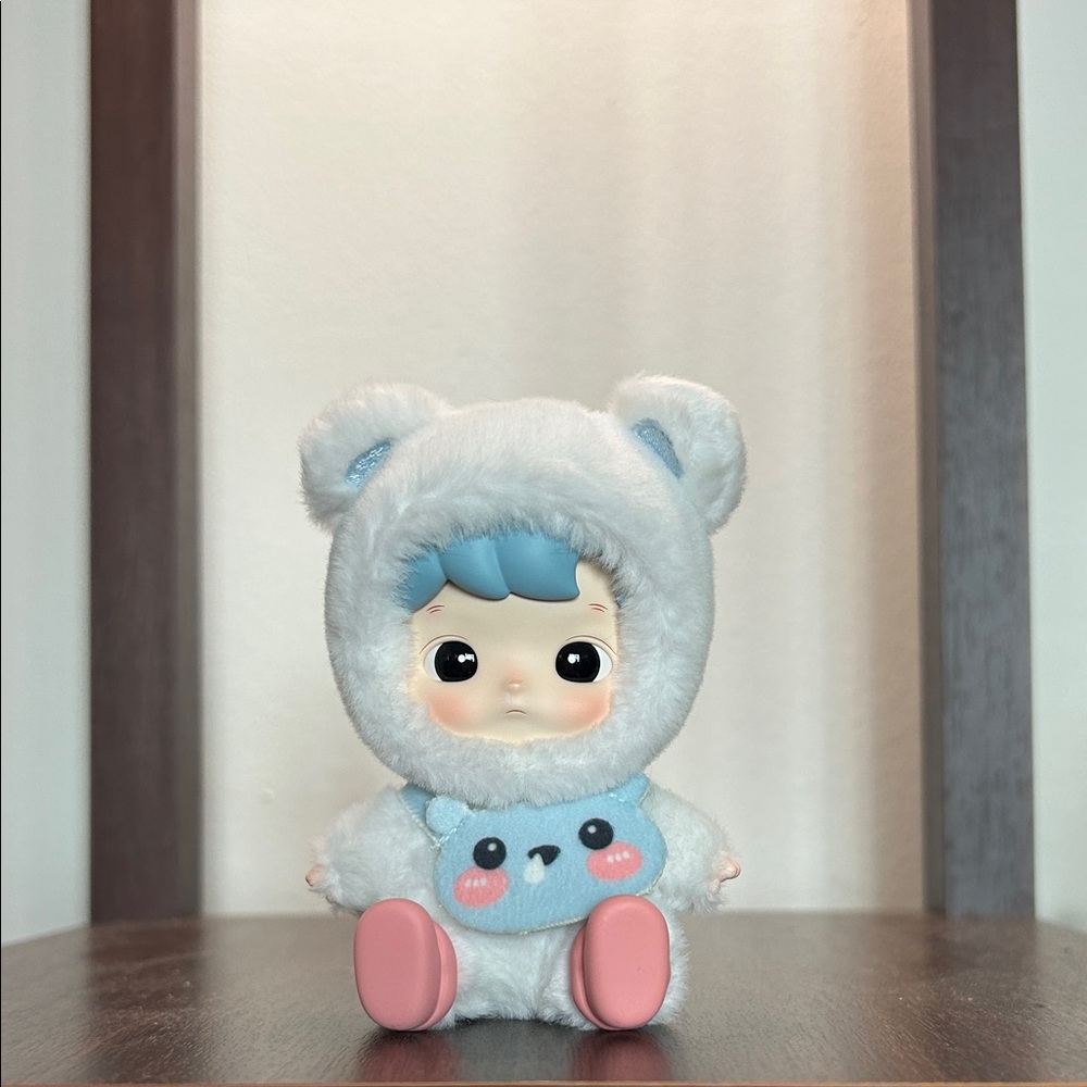 HACIPUPU POPMART growling polar bear x snuggle with you series figure